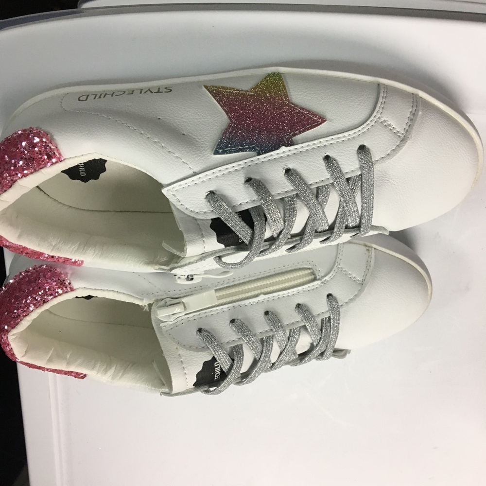 White  low top sneakers for girls